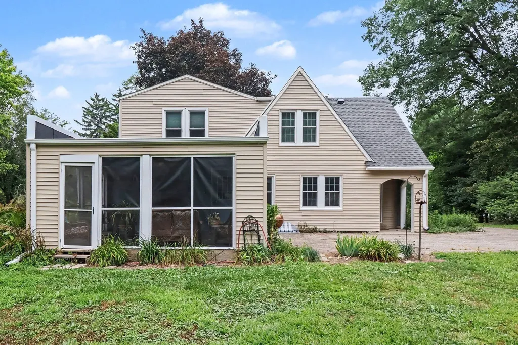 214 W Hamilton Lane Battle Creek City MI 49015