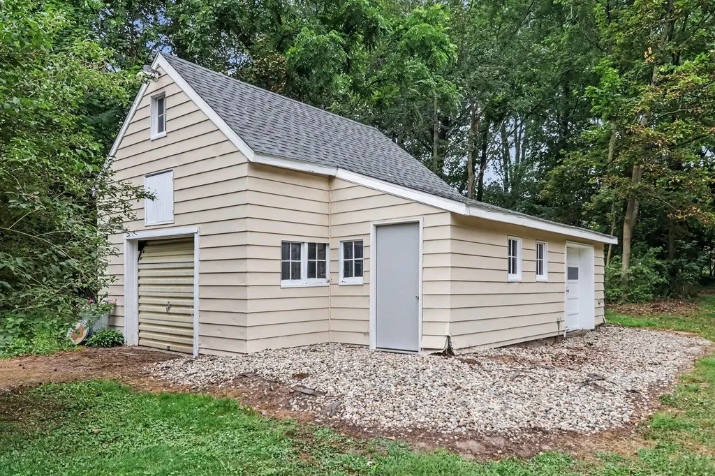 214 W Hamilton Lane Battle Creek City MI 49015