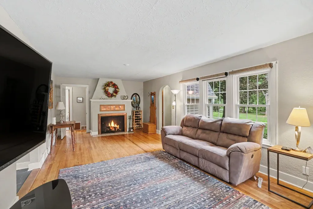 214 W Hamilton Lane Battle Creek City MI 49015