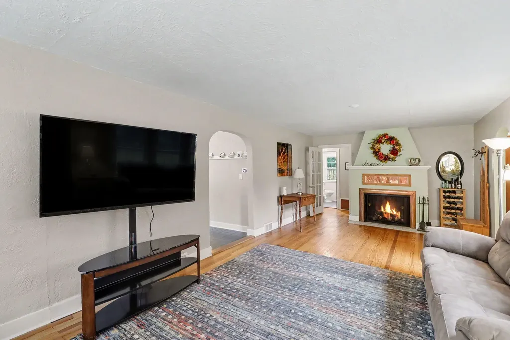 214 W Hamilton Lane Battle Creek City MI 49015