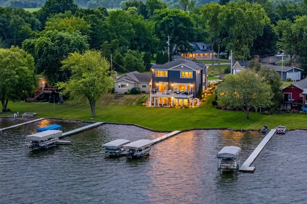 7705 S Indian Lake Drive Brady Township MI 49097