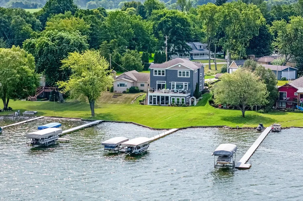 7705 S Indian Lake Drive Brady Township MI 49097