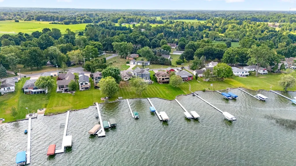 7705 S Indian Lake Drive Brady Township MI 49097
