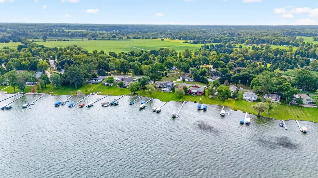 7705 S Indian Lake Drive Brady Township MI 49097