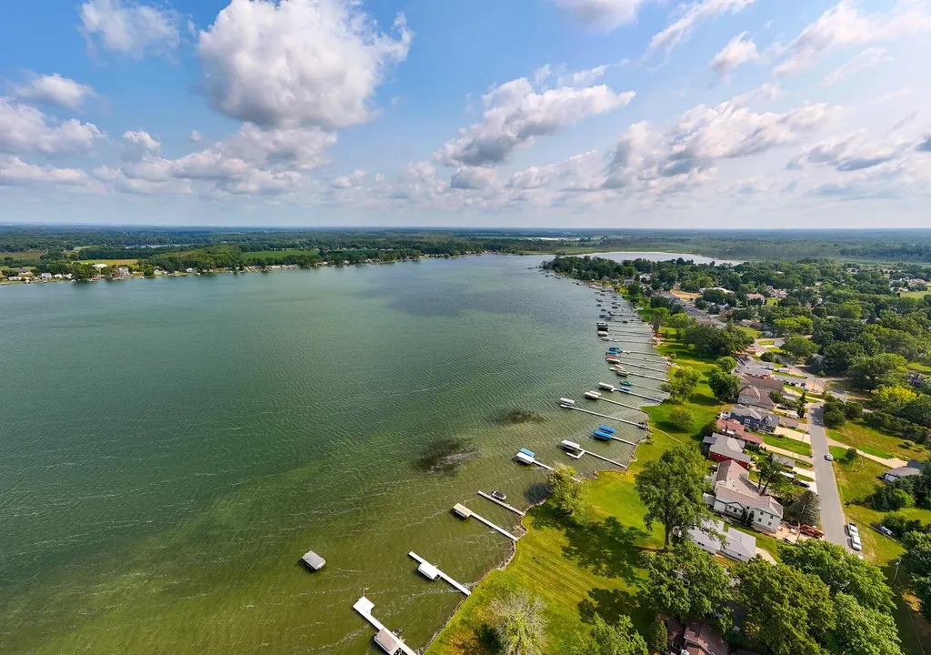 7705 S Indian Lake Drive Brady Township MI 49097