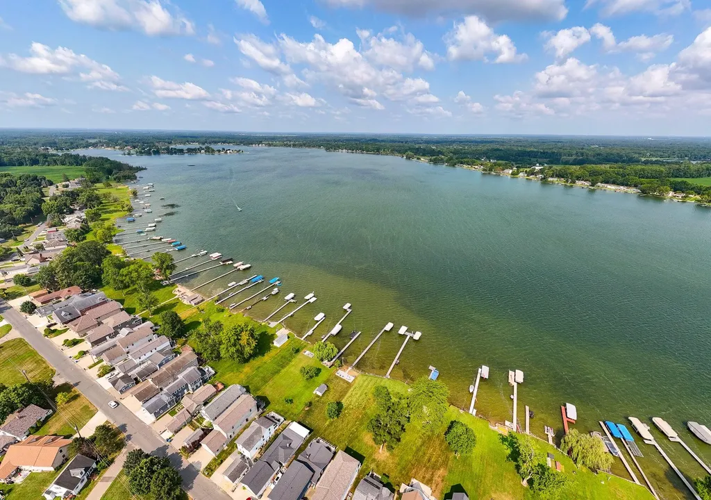 7705 S Indian Lake Drive Brady Township MI 49097