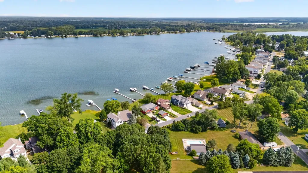 7705 S Indian Lake Drive Brady Township MI 49097