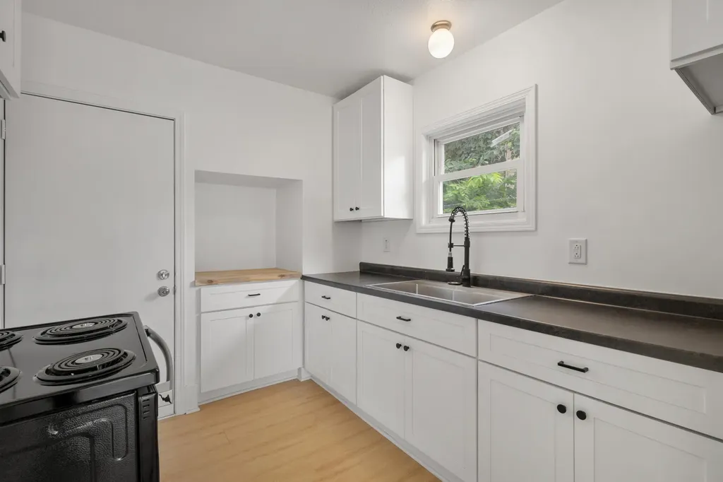 7 Avenue B Springfield City MI 49037