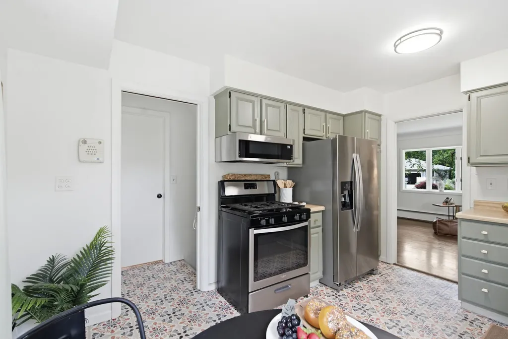 3721 Devonshire Avenue Kalamazoo Charter Township MI 49006
