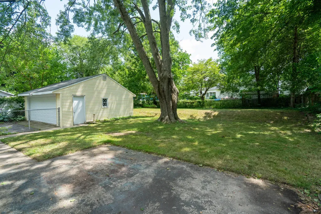 3721 Devonshire Avenue Kalamazoo Charter Township MI 49006