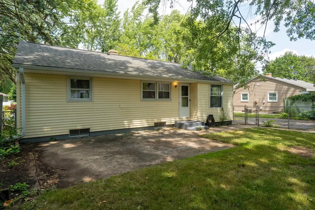 3721 Devonshire Avenue Kalamazoo Charter Township MI 49006