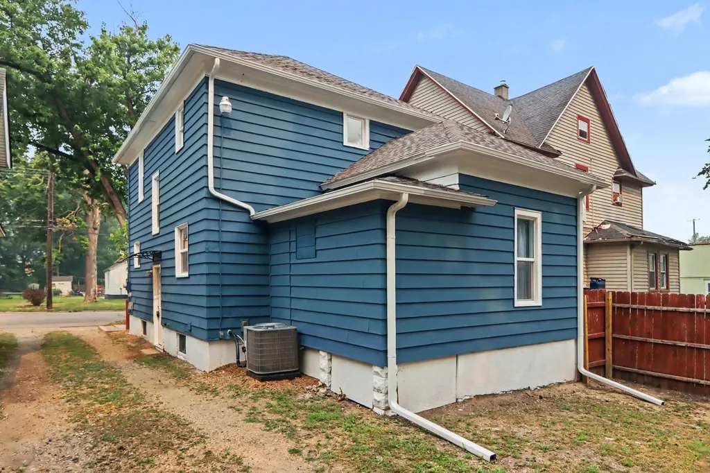 1117 Mills Street Kalamazoo City MI 49001