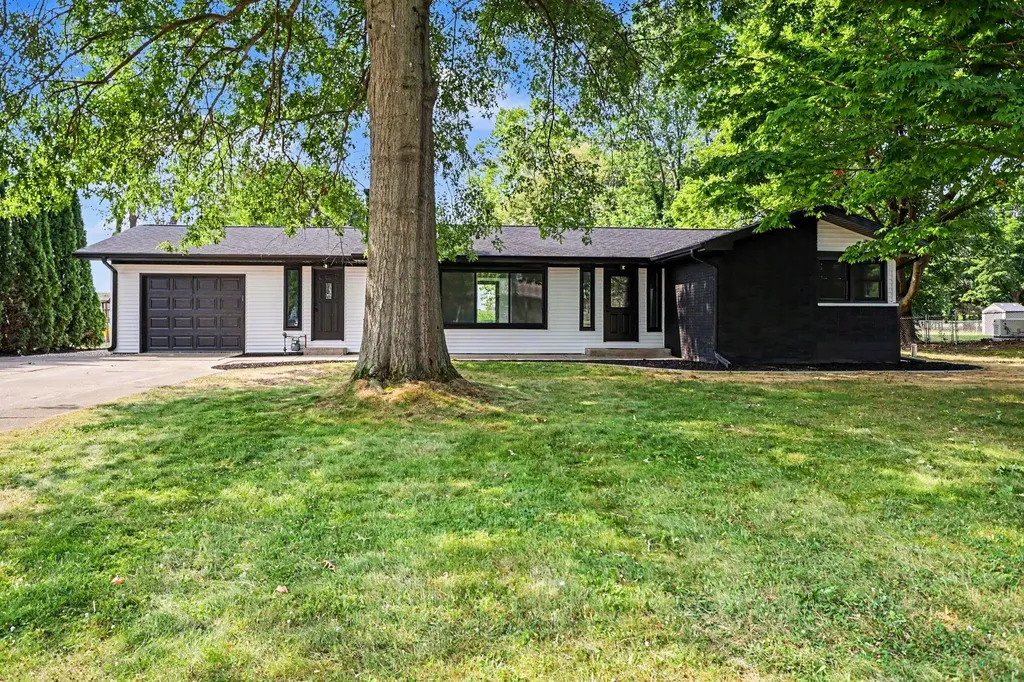 220 Pennbrook Trail Pennfield Charter Township MI 49017