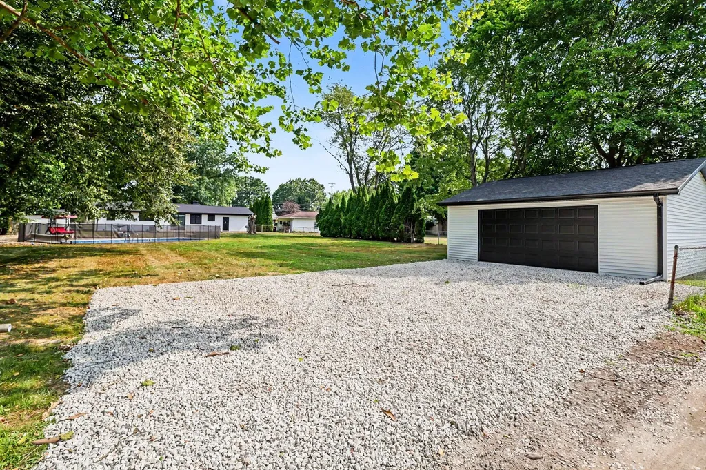 220 Pennbrook Trail Pennfield Charter Township MI 49017