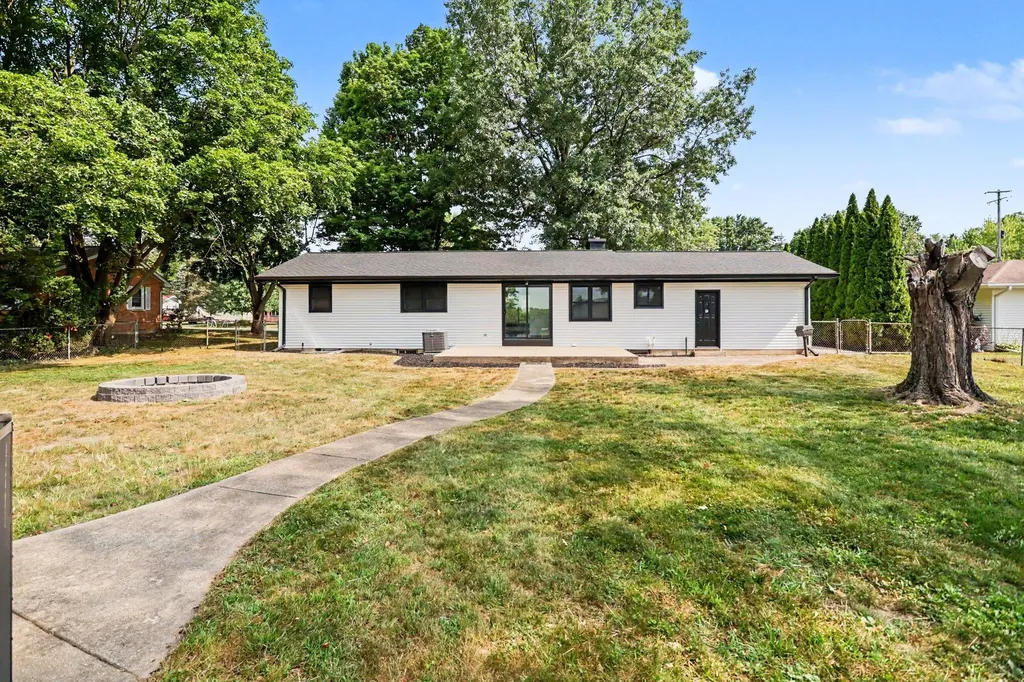 220 Pennbrook Trail Pennfield Charter Township MI 49017