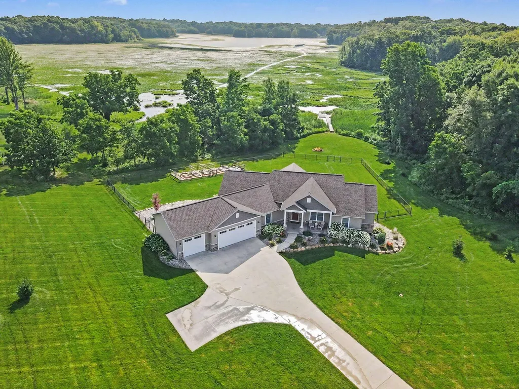 13825 Peninsula Drive Charleston Township MI 49053