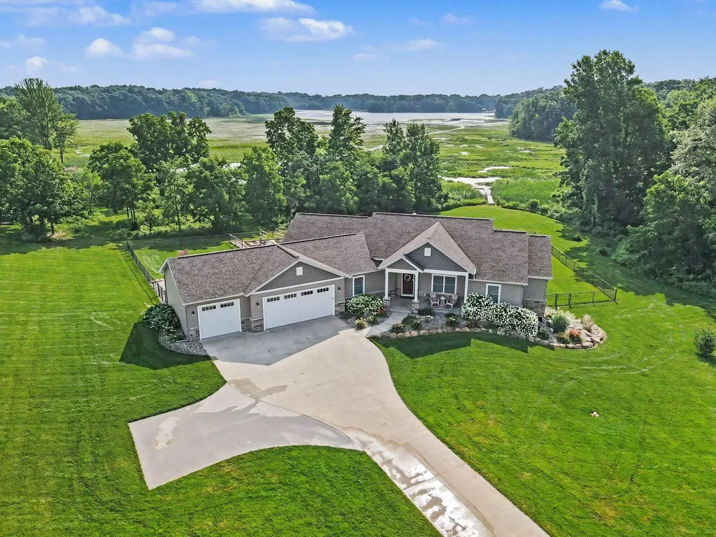 13825 Peninsula Drive Charleston Township MI 49053
