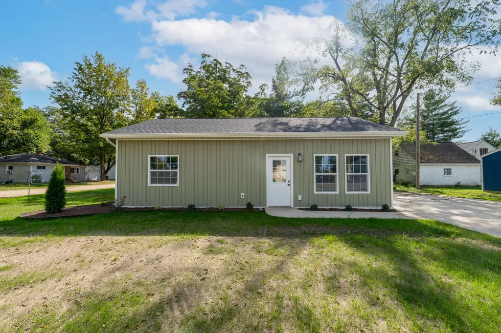 1118 Millard Court Three Rivers City MI 49093