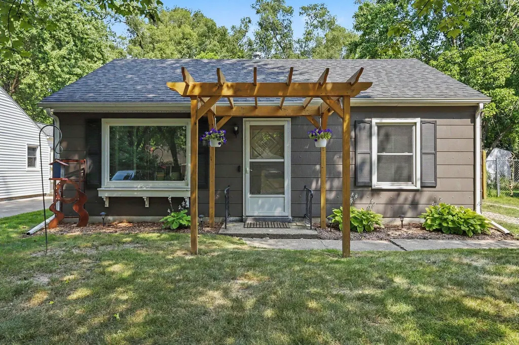 1320 Craft Avenue Kalamazoo Charter Township MI 49048