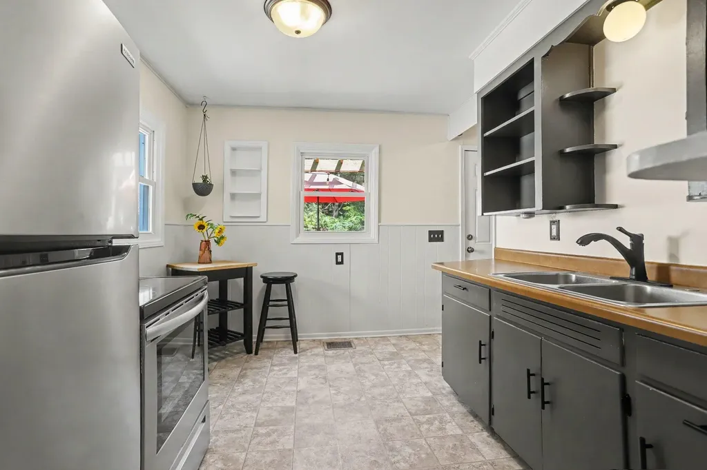 1320 Craft Avenue Kalamazoo Charter Township MI 49048