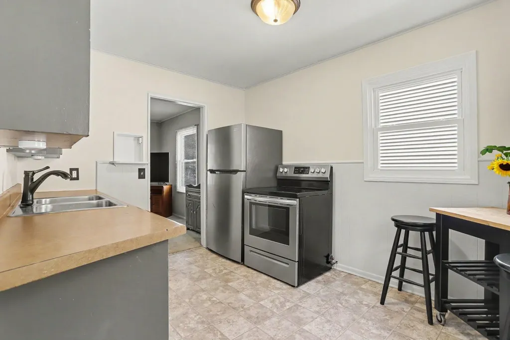 1320 Craft Avenue Kalamazoo Charter Township MI 49048