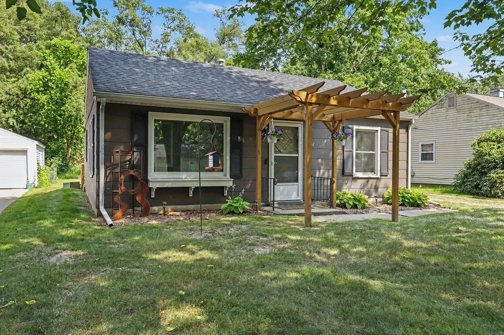 1320 Craft Avenue Kalamazoo Charter Township MI 49048