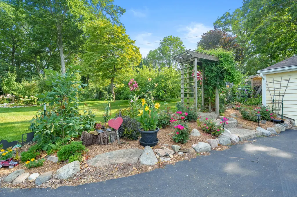 12101 Oakridge Road Prairieville Township MI 49080