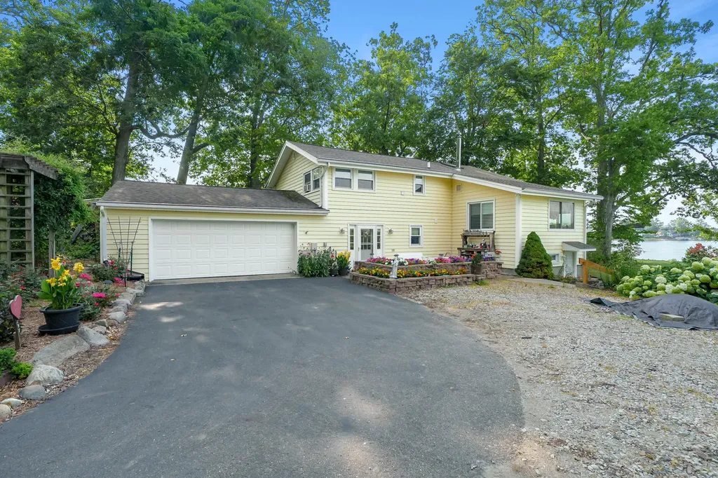 12101 Oakridge Road Prairieville Township MI 49080