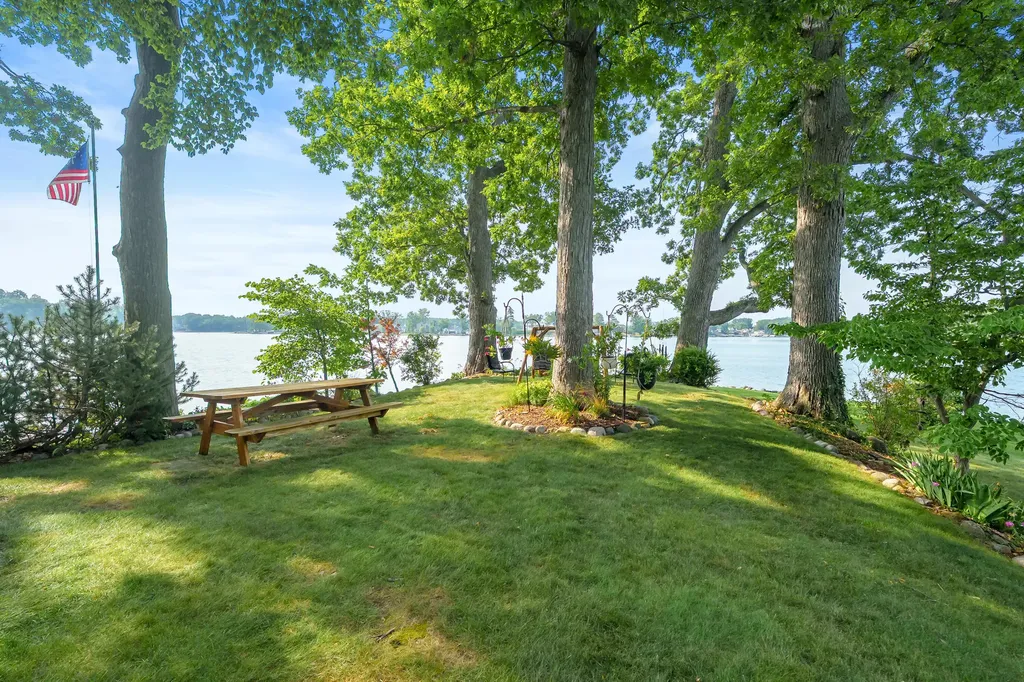 12101 Oakridge Road Prairieville Township MI 49080