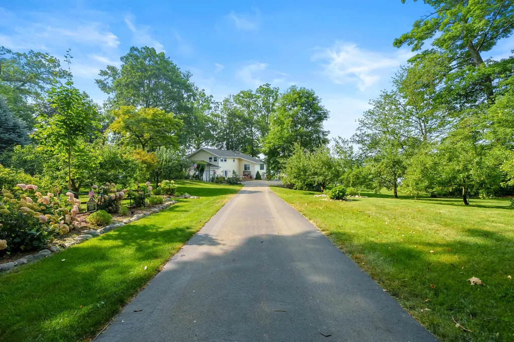 12101 Oakridge Road Prairieville Township MI 49080