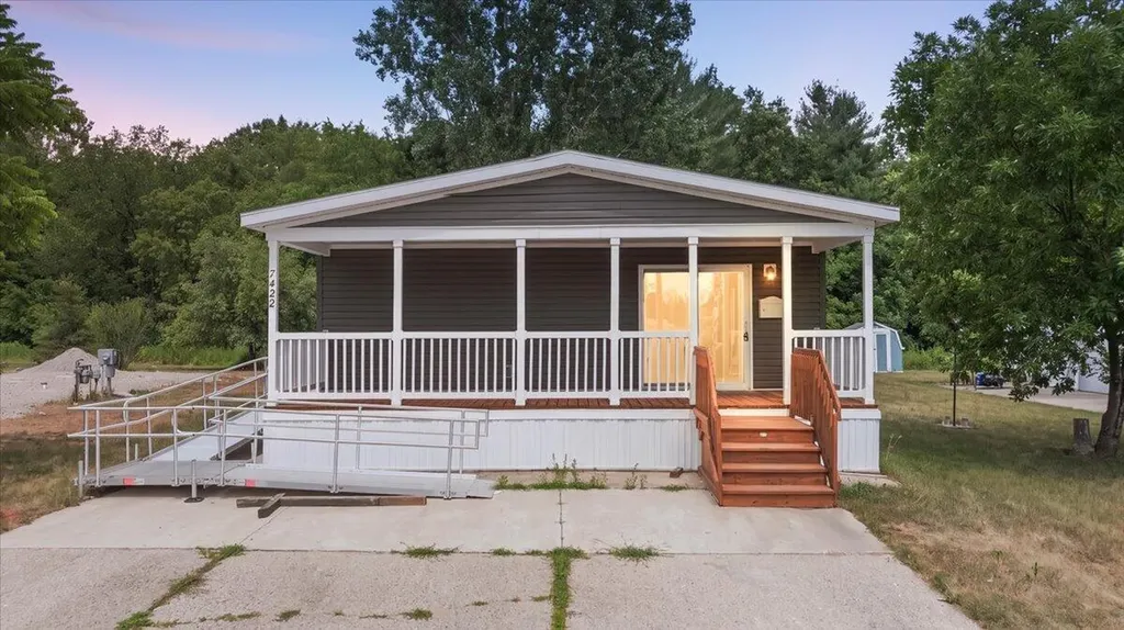 7422 Woods Edge Drive NE Plainfield Charter Township MI 49306