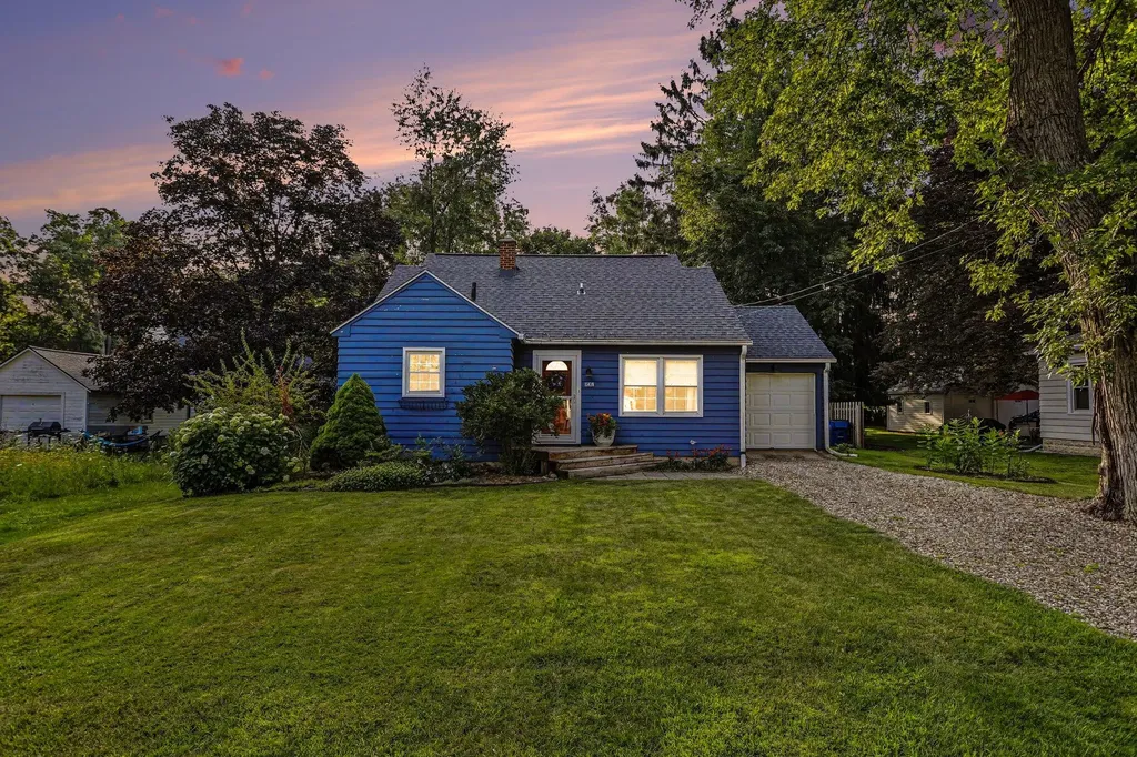 1418 Pinehurst Boulevard Kalamazoo Charter Township MI 49006