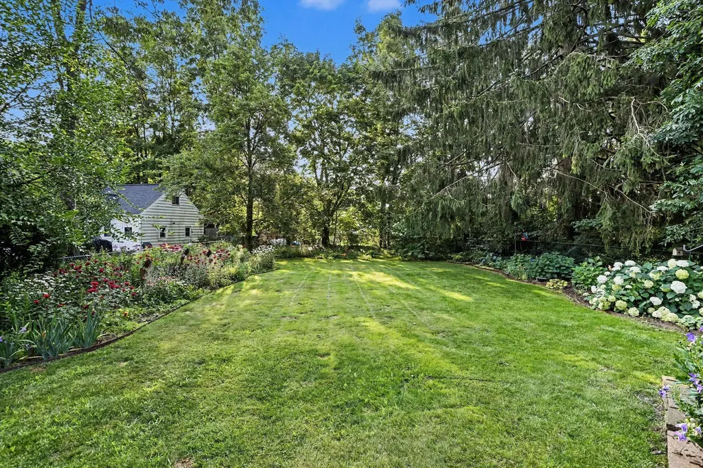 1418 Pinehurst Boulevard Kalamazoo Charter Township MI 49006