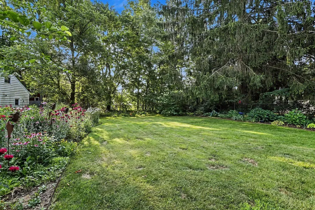 1418 Pinehurst Boulevard Kalamazoo Charter Township MI 49006