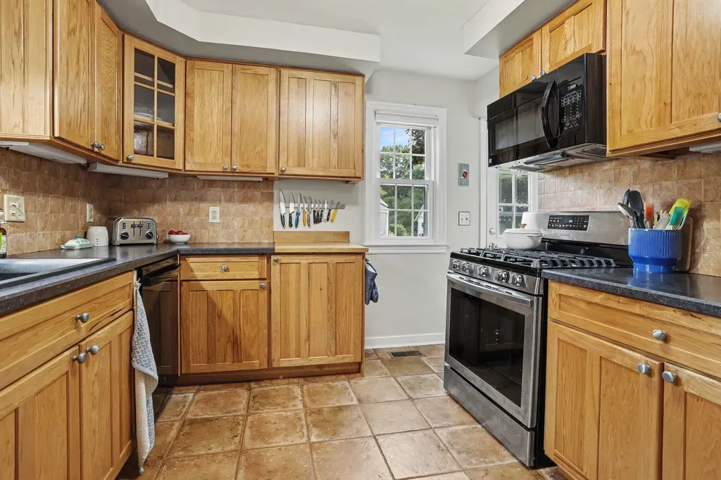 1418 Pinehurst Boulevard Kalamazoo Charter Township MI 49006