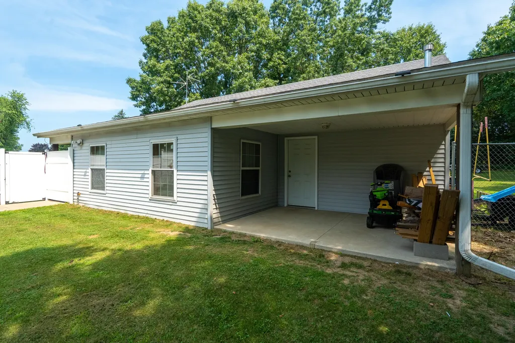 57089 Linda Avenue Lockport Township MI 49093