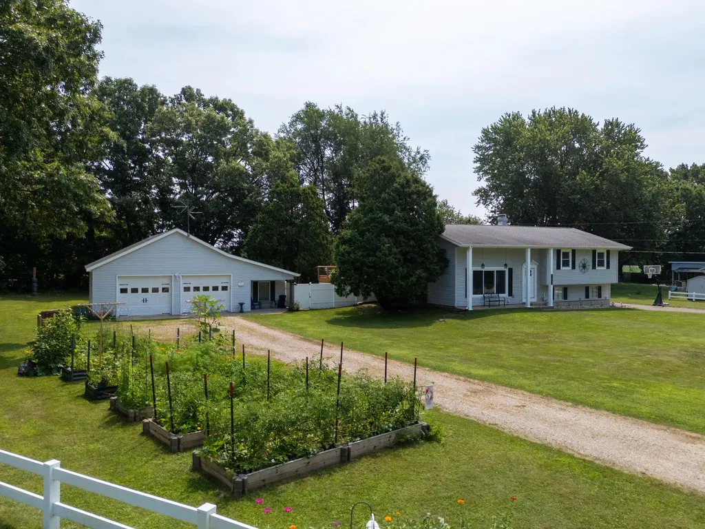 57089 Linda Avenue Lockport Township MI 49093