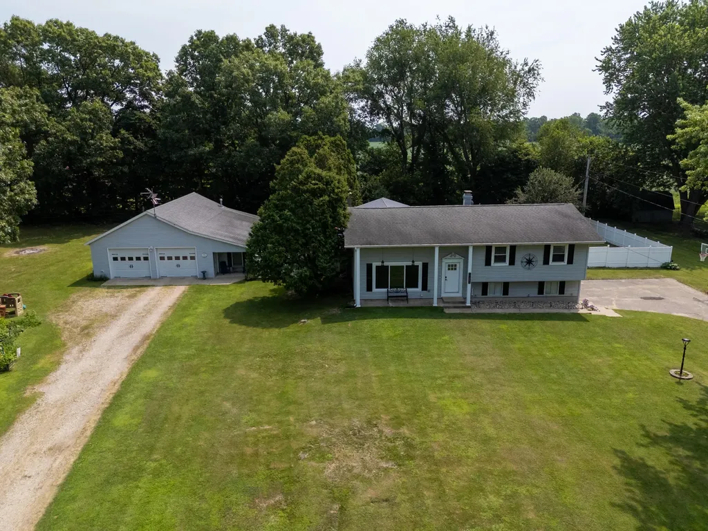 57089 Linda Avenue Lockport Township MI 49093