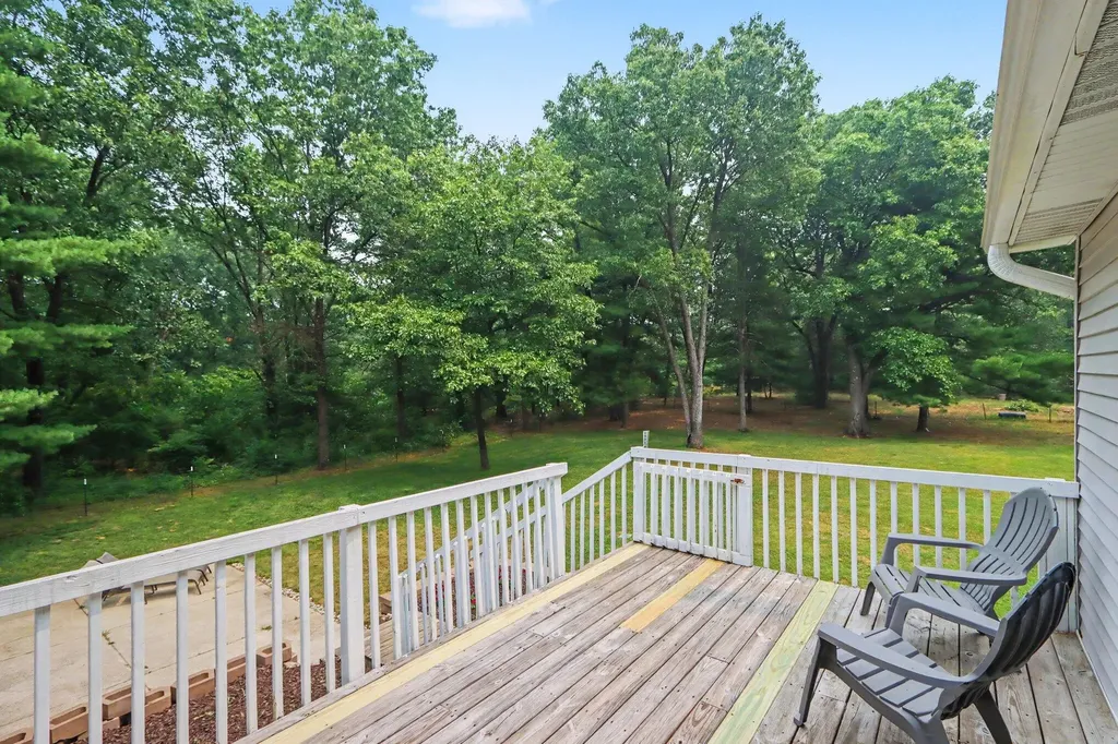 1667 Oakwood Trail Valley Township MI 49010