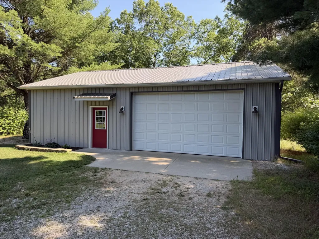 1667 Oakwood Trail Valley Township MI 49010