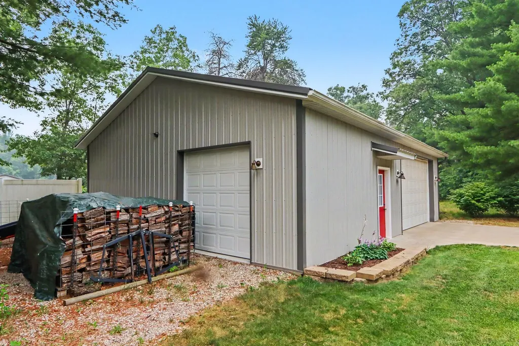 1667 Oakwood Trail Valley Township MI 49010