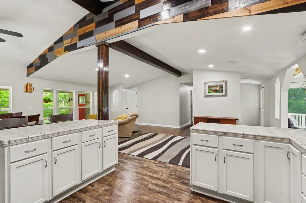 1667 Oakwood Trail Valley Township MI 49010