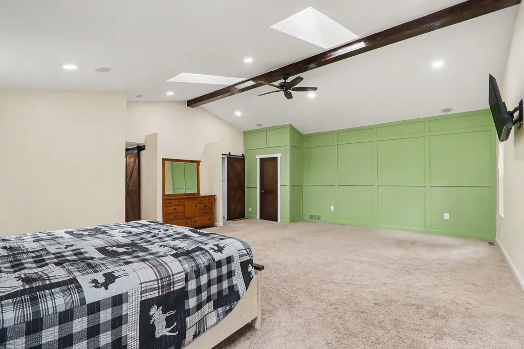 1667 Oakwood Trail Valley Township MI 49010