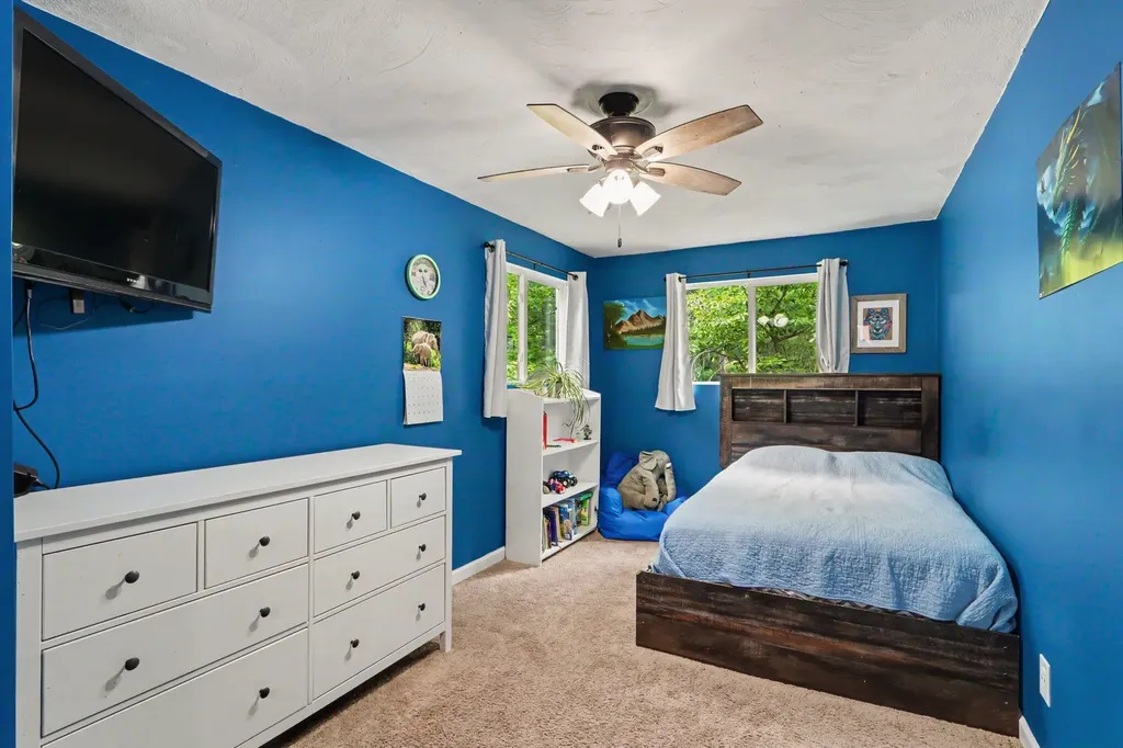 1667 Oakwood Trail Valley Township MI 49010