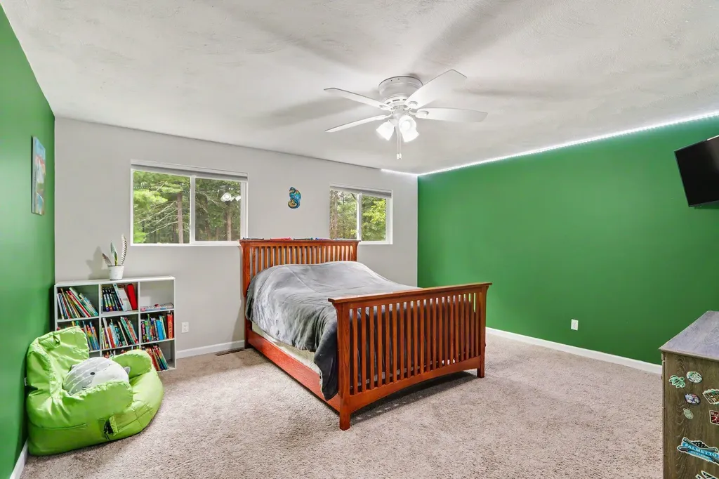1667 Oakwood Trail Valley Township MI 49010