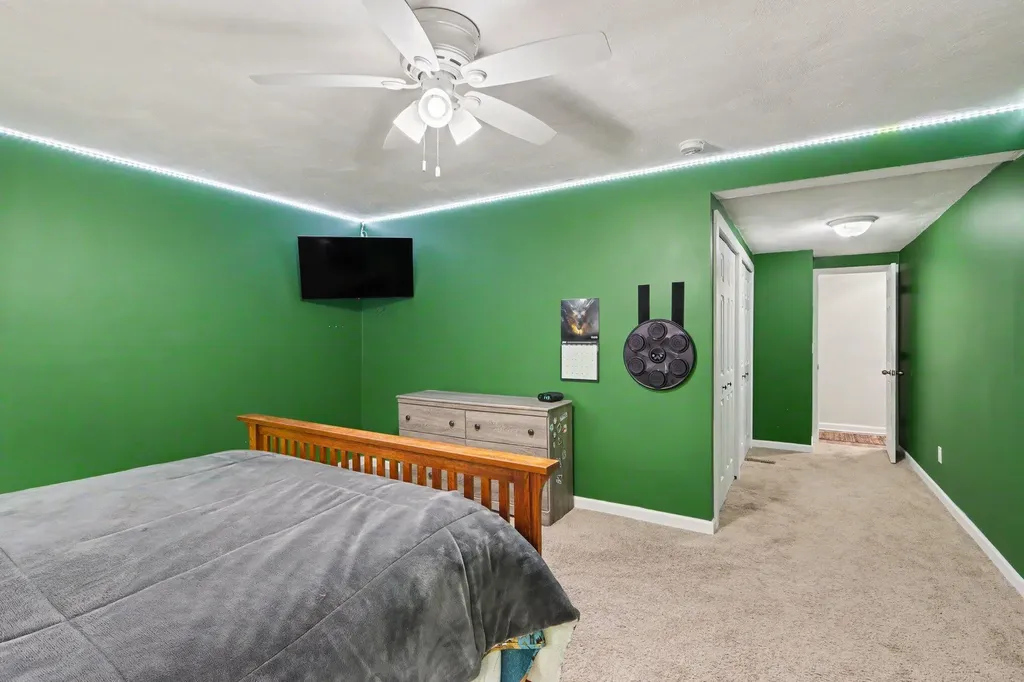 1667 Oakwood Trail Valley Township MI 49010