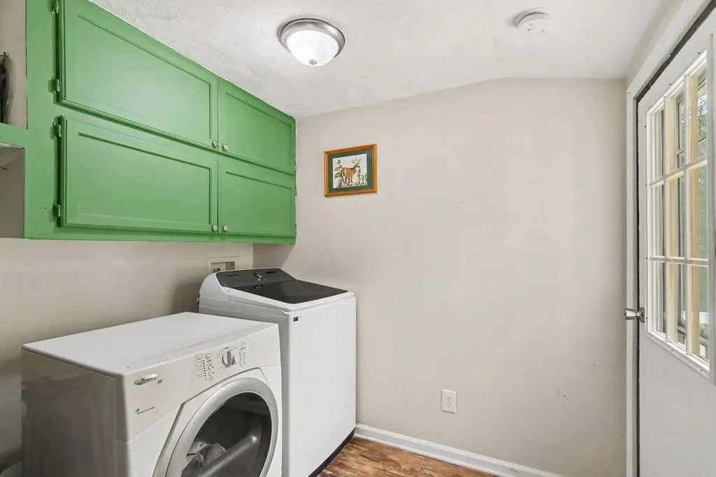 1667 Oakwood Trail Valley Township MI 49010