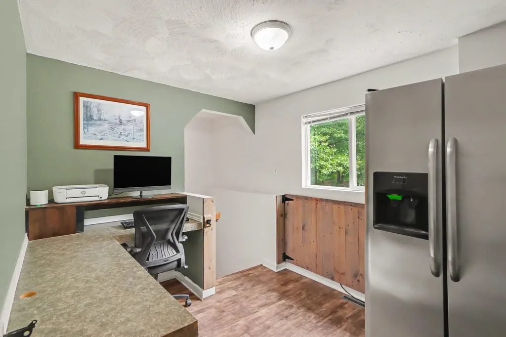 1667 Oakwood Trail Valley Township MI 49010