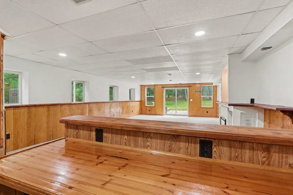 1667 Oakwood Trail Valley Township MI 49010
