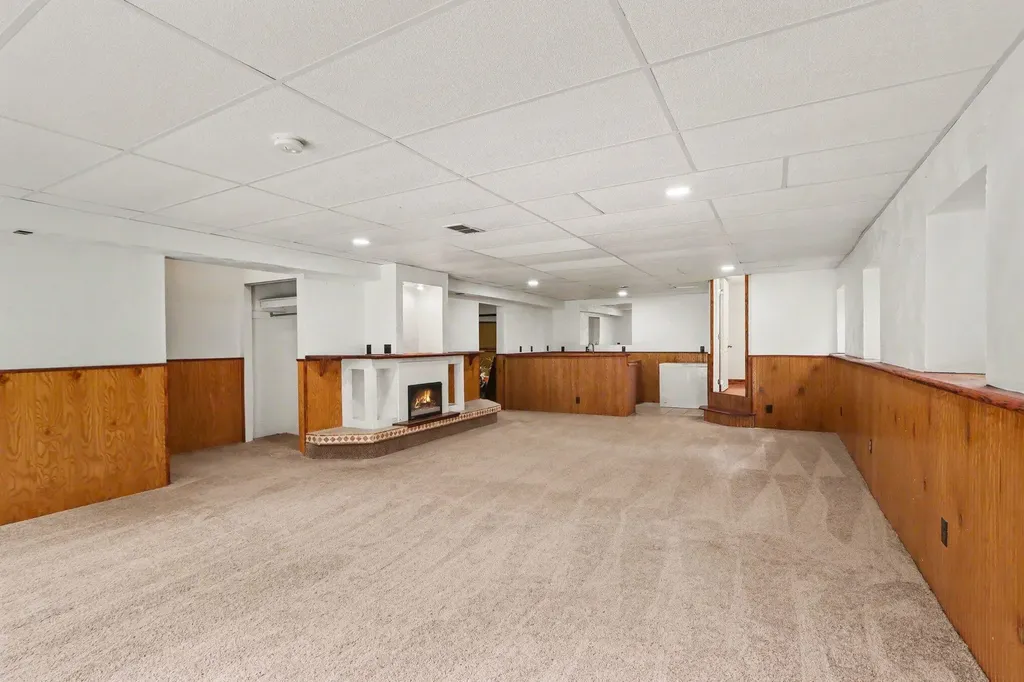 1667 Oakwood Trail Valley Township MI 49010